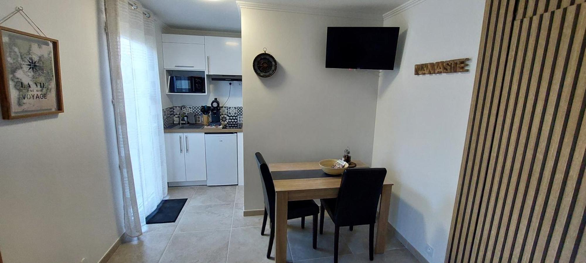 Gite De L'Olivier, Classe, Climatise, Jardin Avec Parking Gratuit Devant Le Logement Et A 5 Minutes Du Centre-Ville A Pied LʼIsle-sur-la-Sorgue 외부 사진
